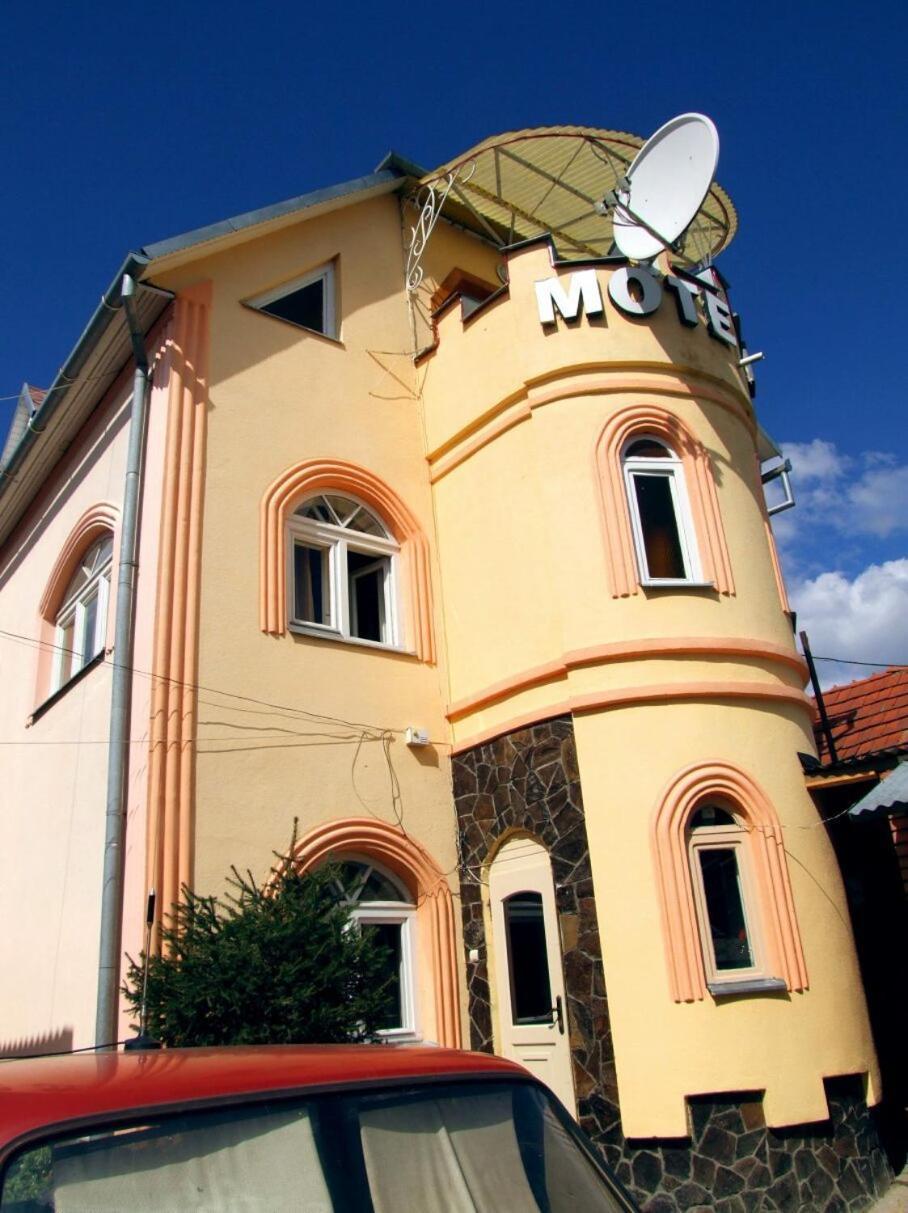 Hotel Nautilus Uschhorod Exterior foto